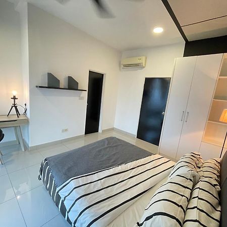 Twin Galaxy Residences 1+1 Homestay @ Johor Bahru Extérieur photo