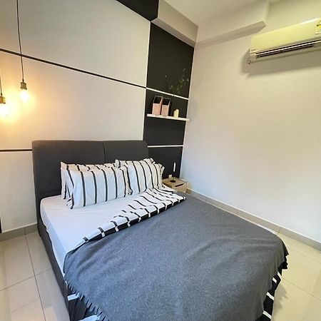 Twin Galaxy Residences 1+1 Homestay @ Johor Bahru Extérieur photo